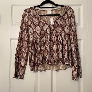NWOT Livi animal print, long sleeve, babydoll peasant top size medium